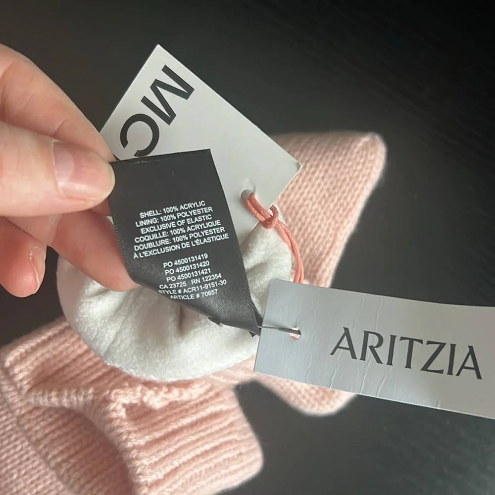 NEW Aritzia Lolo Mitten Main Character In soft Pink Rose Doux ONE SIZE